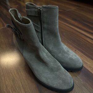ANYI LU Suede Gray Boots Size US 9 or EU 40
